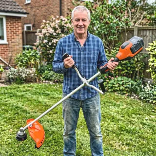 Marco F., giardiniere professionista con 15 anni di esperienza, recensisce HyperTrimmer 3000